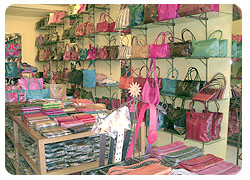 ���o����������񎏂Ԃ����V���b�v�E���y�Y���X�~�j���b�N�n��^�A�X���R���N�V����