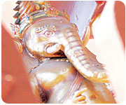 ���o����������񎏂Ԃ����X�p�E�G�X�e���X�~�j���b�N�n��^�v���i�X�p